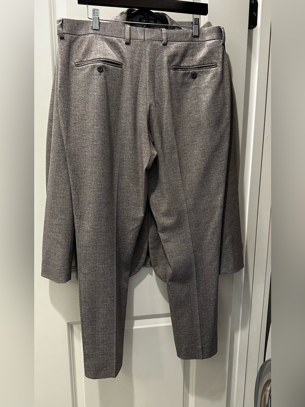 Express Suit - Picture 4 of 6